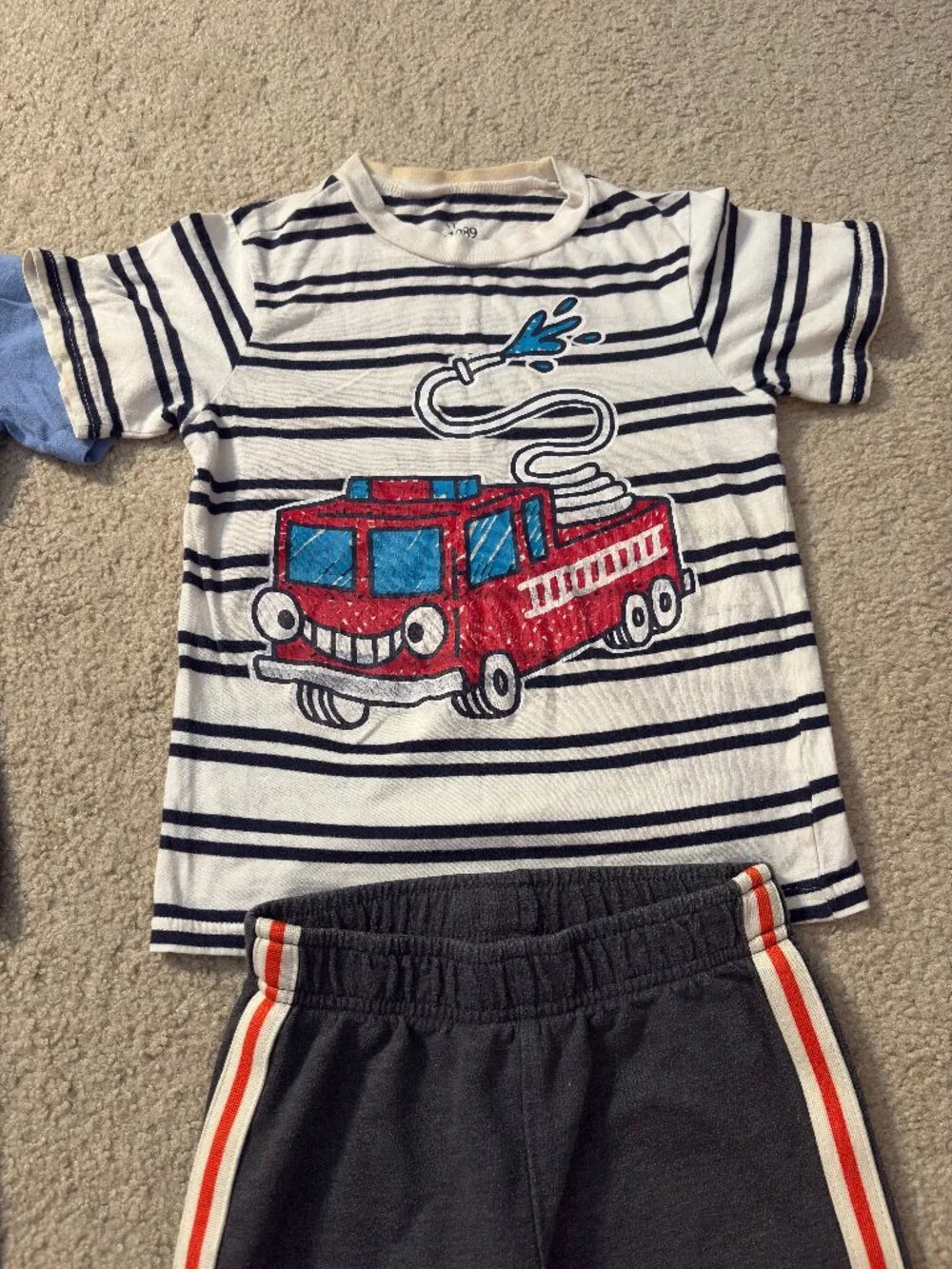 2 outfits for toddler boys, size 5T
